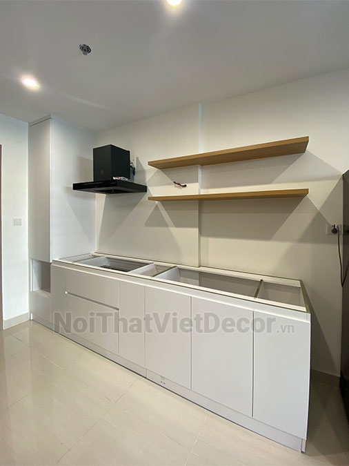 Tủ bếp hiện đại chữ I, gỗ công nghiệp An Cường MDF lõi xanh chống ẩm phủ melamine, mặt đá nhân tạo cao cấp solid surface S028 - Thi công