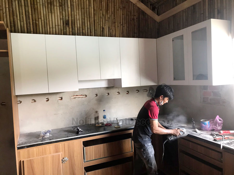Noithatvietdecor Tủ bếp hiện đại chữ L, gỗ công nghiệp MDF chống ẩm phủ melamine Hồng Nghi
