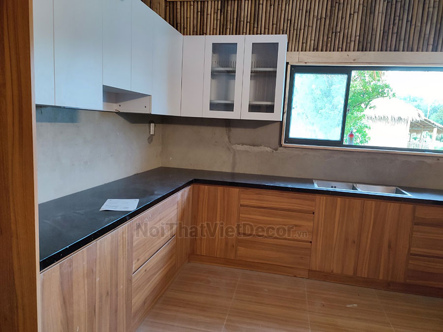 Noithatvietdecor Tủ bếp hiện đại chữ L, gỗ công nghiệp MDF chống ẩm phủ melamine Hồng Nghi