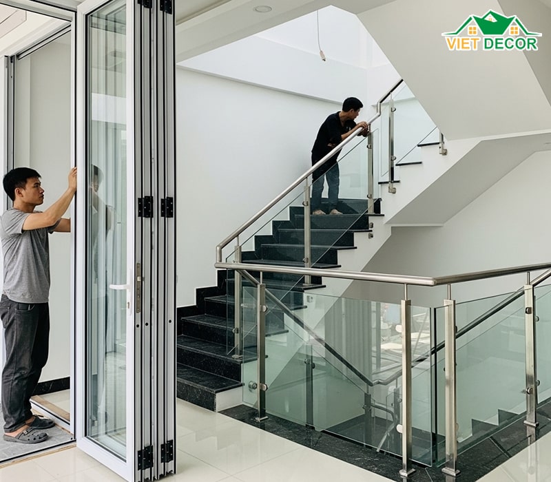 Lắp đặt cửa đi, cửa sổ, lan can, cầu thang