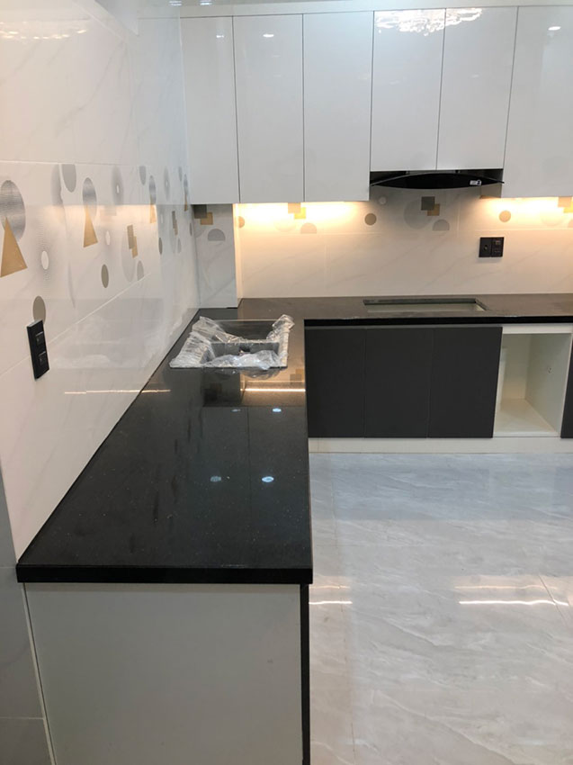 Tủ bếp hiện đại chữ L, gỗ công nghiệp MDF lõi xanh chống ẩm phủ acrylic An Cường