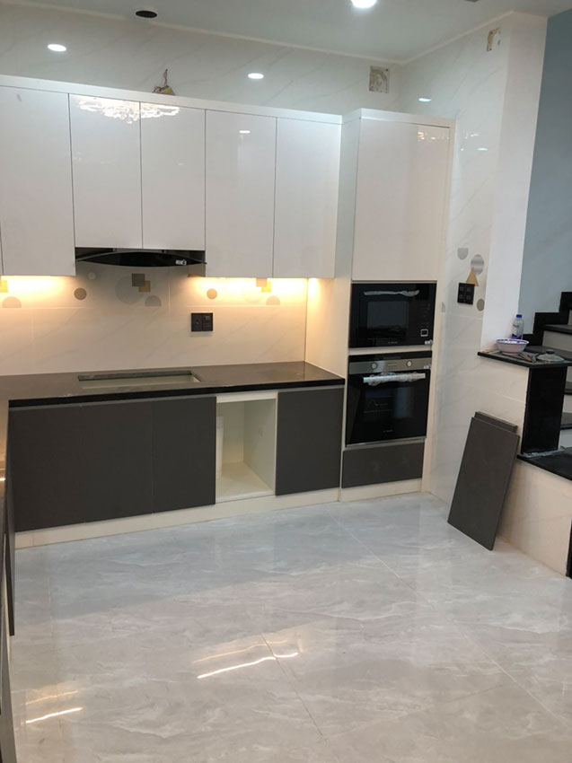 Tủ bếp hiện đại chữ L, gỗ công nghiệp MDF lõi xanh chống ẩm phủ acrylic An Cường