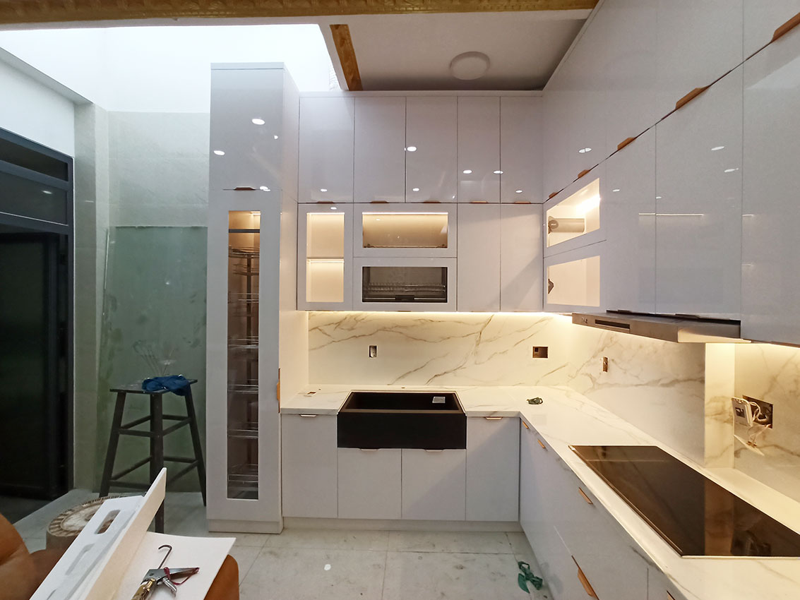 Tủ bếp hiện đại chữ L, gỗ công nghiệp MDF chống ẩm phủ acrylic An Cường