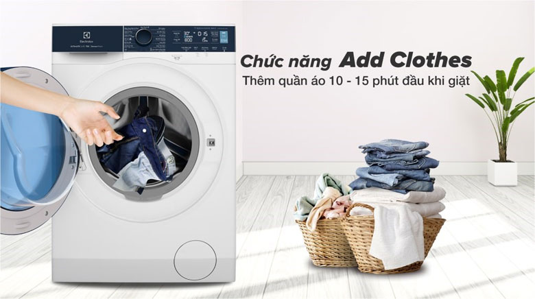 Máy giặt Electrolux cửa ngang - Hạn chế bỏ sót quần áo nhờ chức năng thêm quần áo trong khi giặt Add Clothes