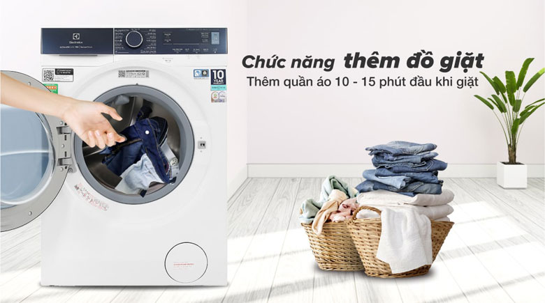 Máy giặt Electrolux 11kg cửa ngang - Thêm đồ khi máy đang giặt nhờ chức năng thêm đồ giặt