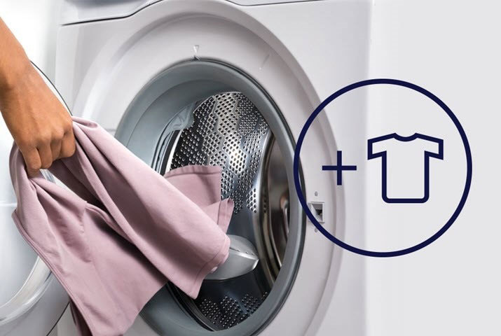 Máy giặt Electrolux cửa ngang 8kg - Thêm quần áo khi đang giặt