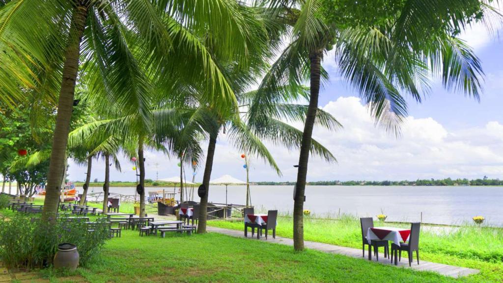 Vinh Hung Riverside Resort & Spa 4 Star