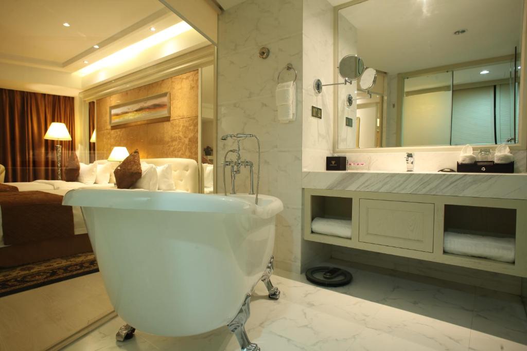 Brilliant Hotel 4 Star