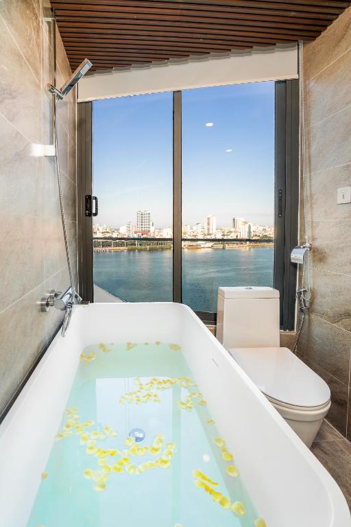 HAIAN Riverfront Hotel Da Nang- 4Star
