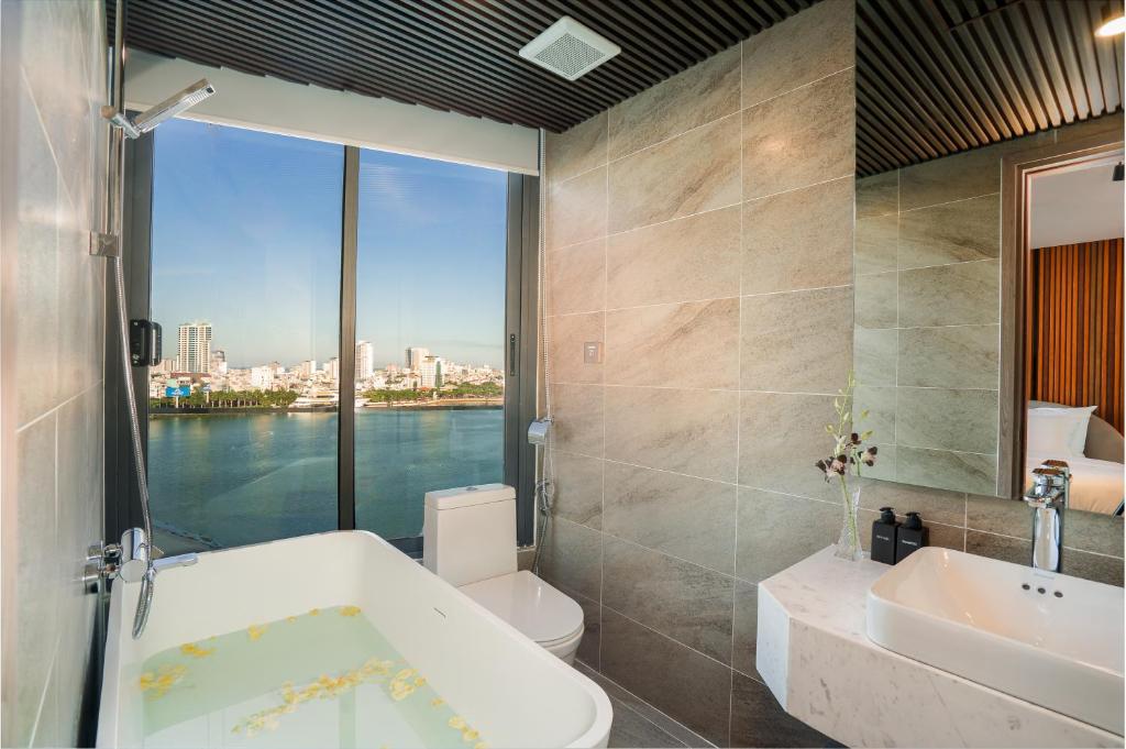 HAIAN Riverfront Hotel Da Nang- 4Star