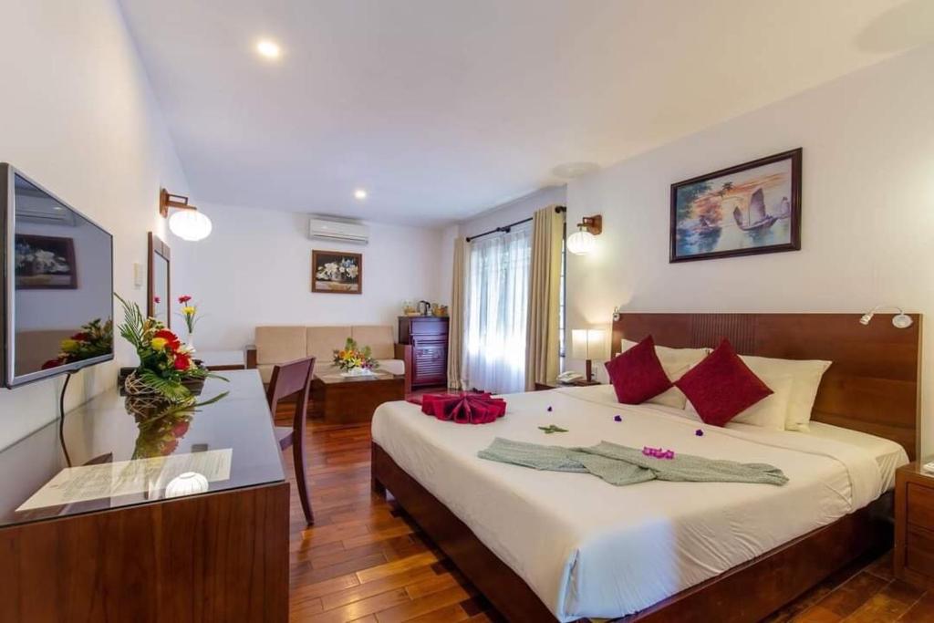 Vinh Hung Riverside Resort & Spa 4 Star