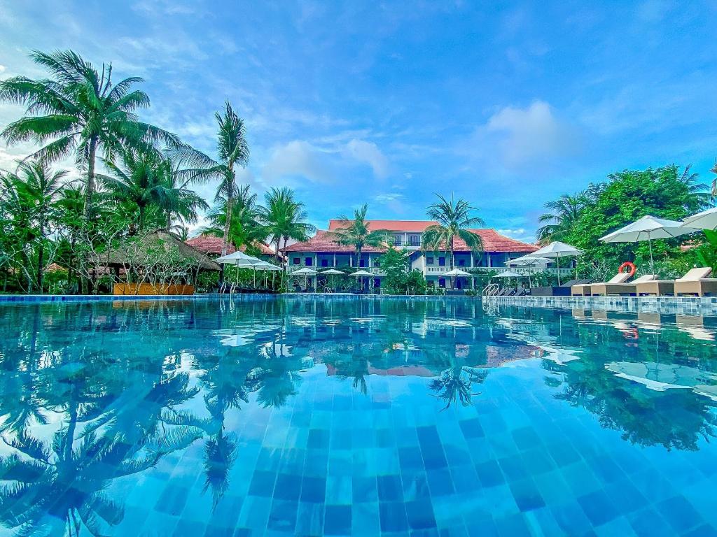 Vinh Hung Riverside Resort & Spa 4 Star