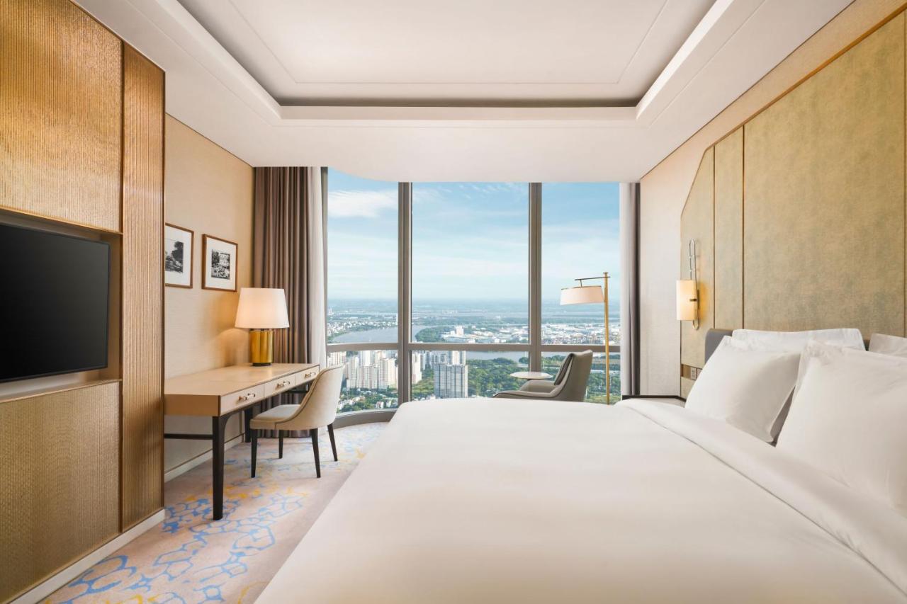 Vinpearl Landmark 81, Autograph Collection