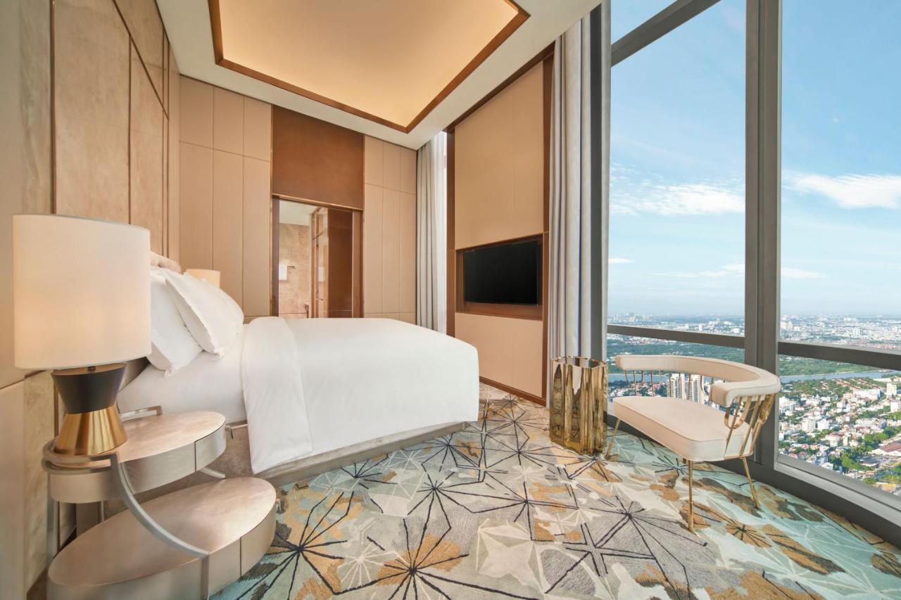 Vinpearl Landmark 81, Autograph Collection