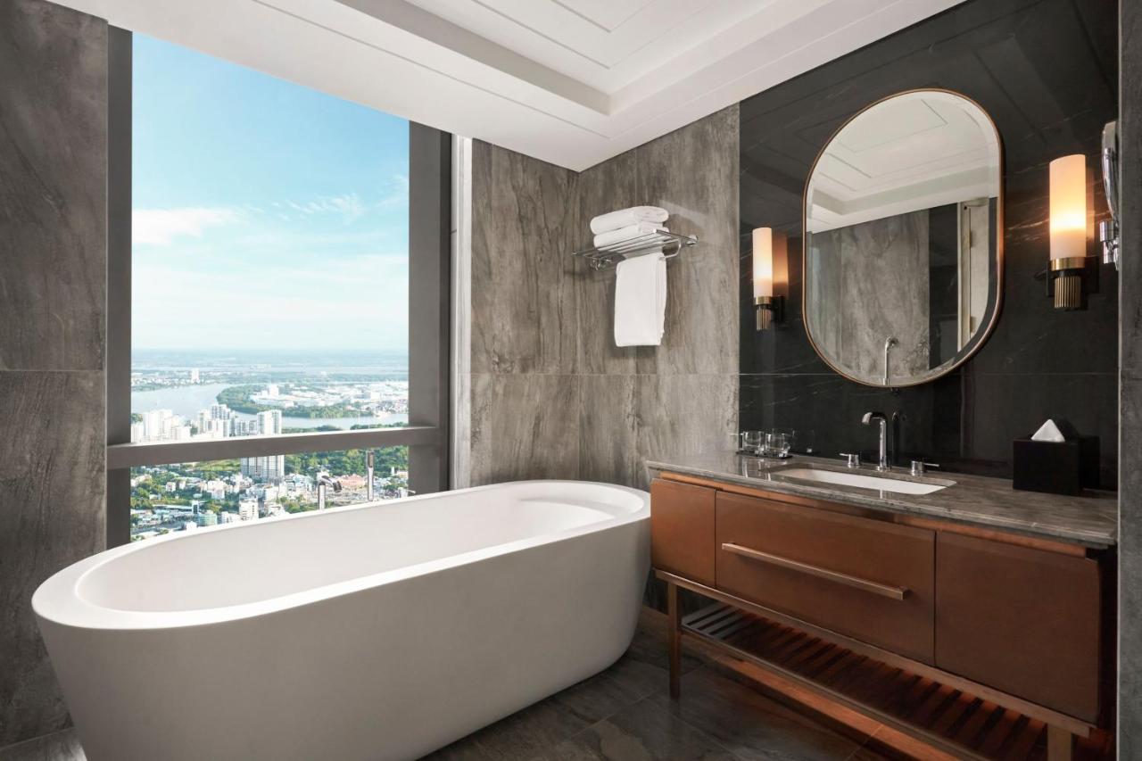 Vinpearl Landmark 81, Autograph Collection