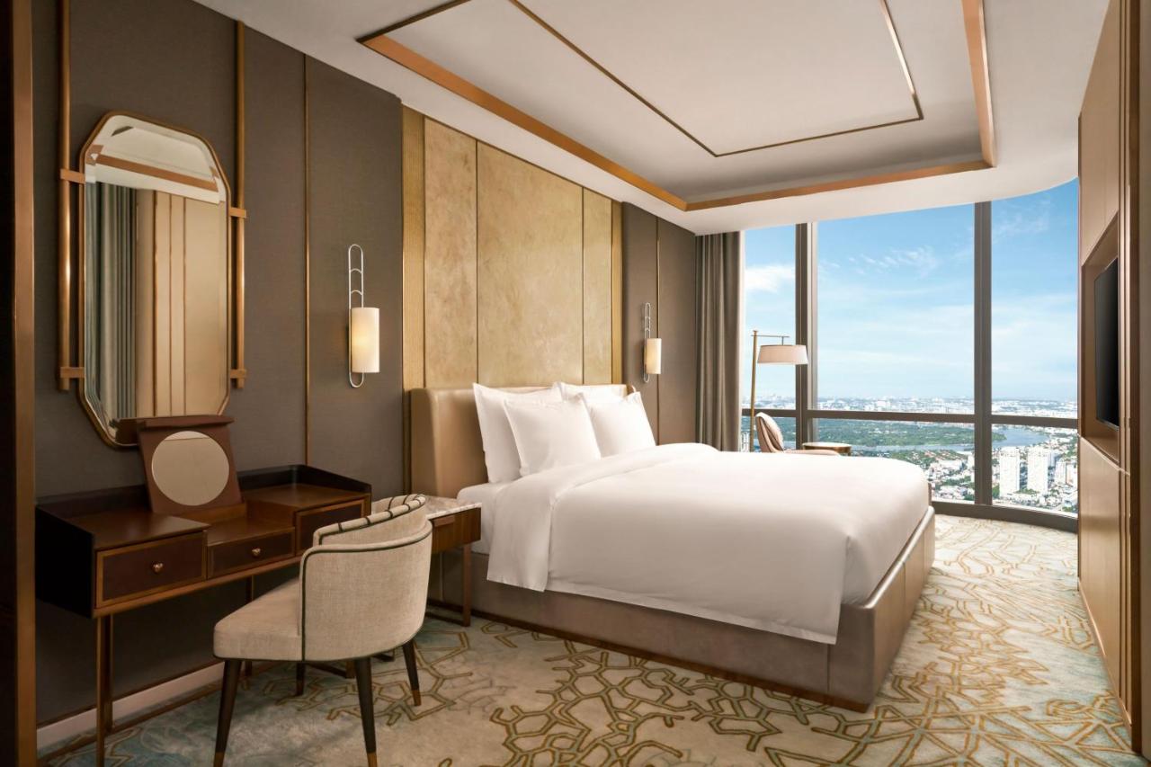 Vinpearl Landmark 81, Autograph Collection