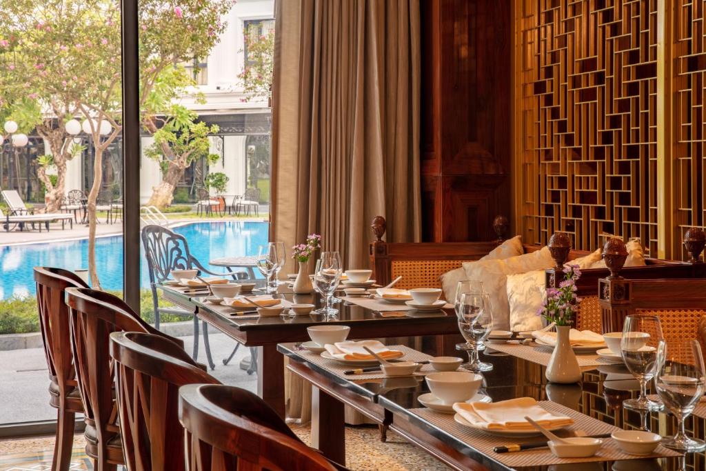 Silk Path Grand Hue Hotel