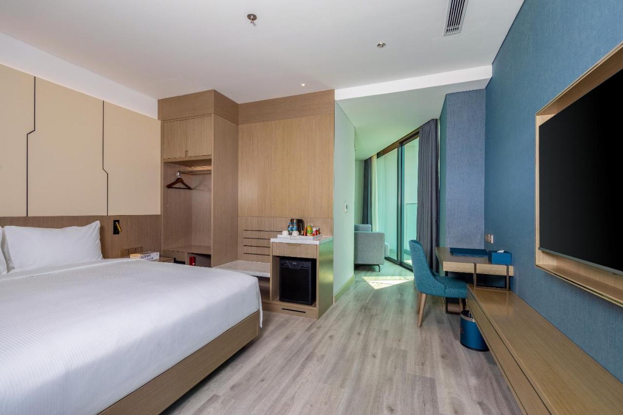 Awaken Da Nang Hotel