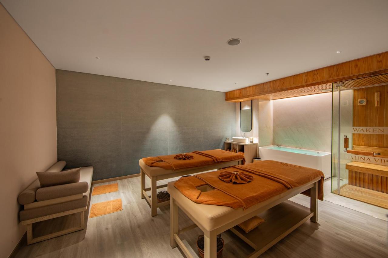 Awaken Da Nang Hotel