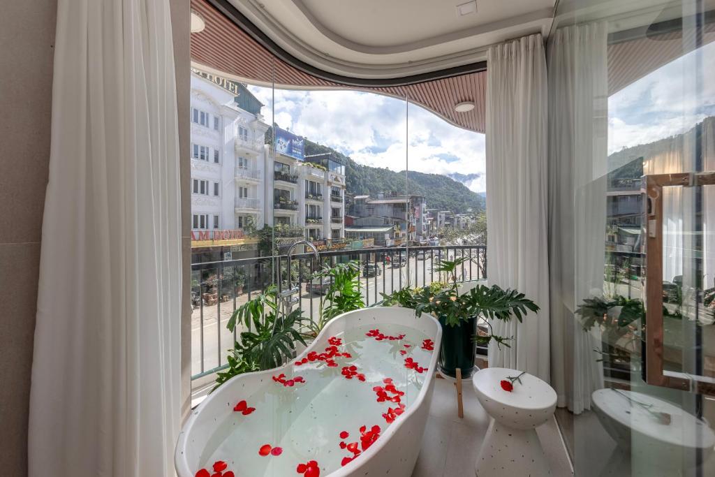 Tropical Paradise Sapa Hotel & Coffee