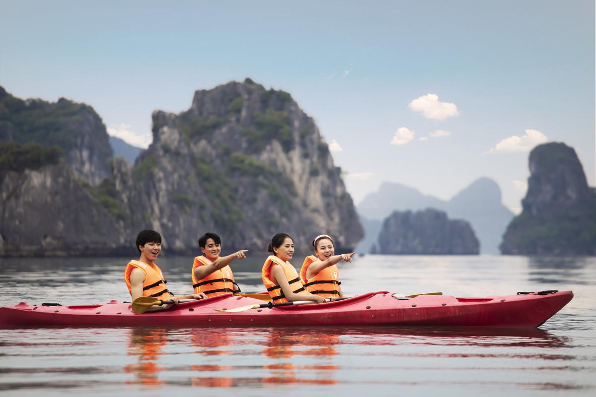 One Day Halong Bay and Bai Tu Long Bay Cruise