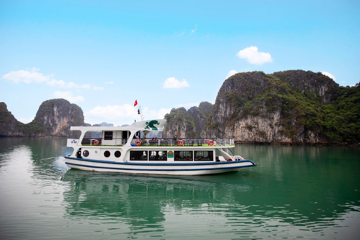 One Day Halong Bay and Bai Tu Long Bay Cruise