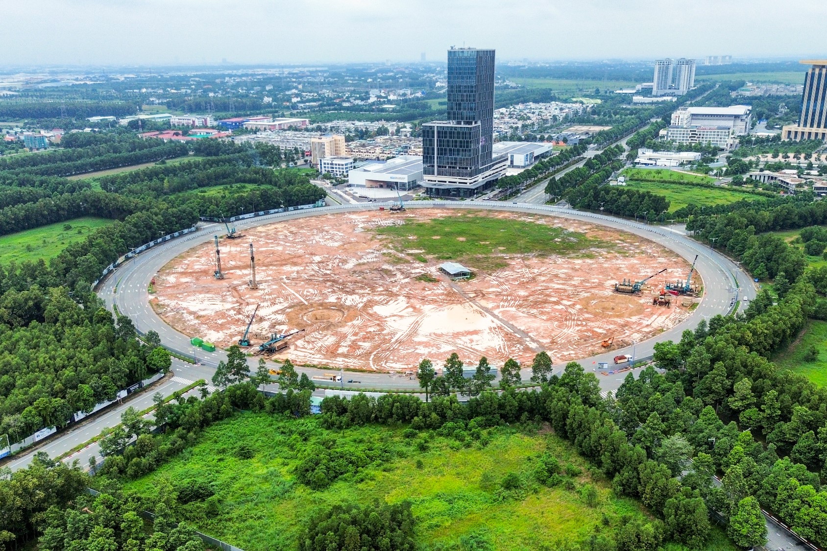 Vòng xoay rộng gấp 10 lần mặt sân Mỹ Đình, sẽ có nhà ga Metro, nhà hàng, trung tâm thương mại