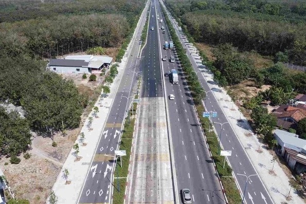 Làm đường nối vào cao tốc Tp.HCM – Chơn Thành