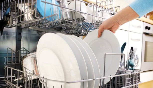 Máy rửa chén có tốn điện và nước như mọi người nghĩ?