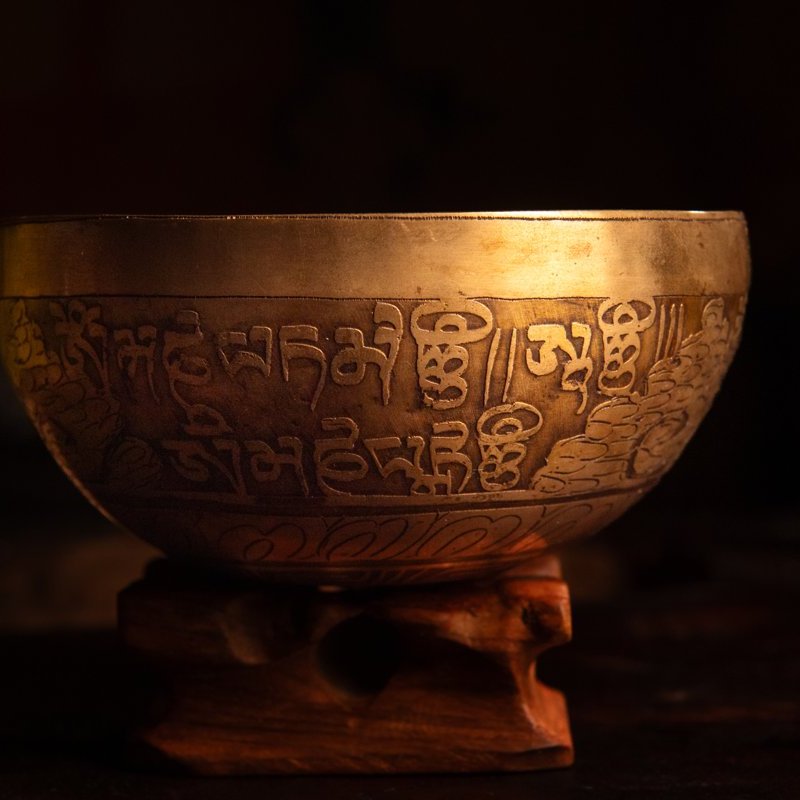 Chuông Xoay Tây Tạng (Singing Bowl): Liệu Pháp Chữa Lành Âm Thanh Từ Himalaya