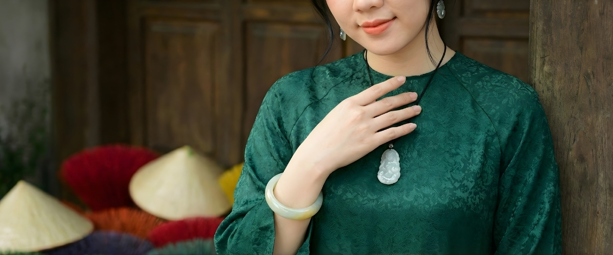 Mẫu đeo mặt dây