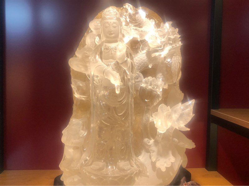 BỒ TÁT QUAN THẾ ÂM THẠCH ANH TÓC TRẮNG QUÝ 53CM