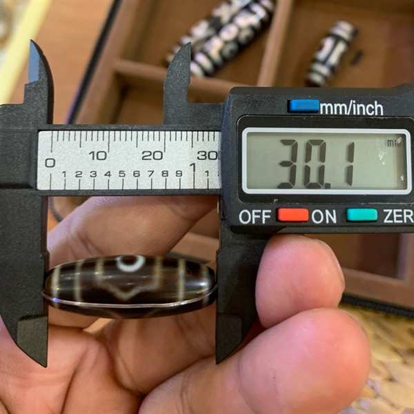 DZI HÀNH GIẢ 3 MẮT THÂN DẦU TIBET 3CM