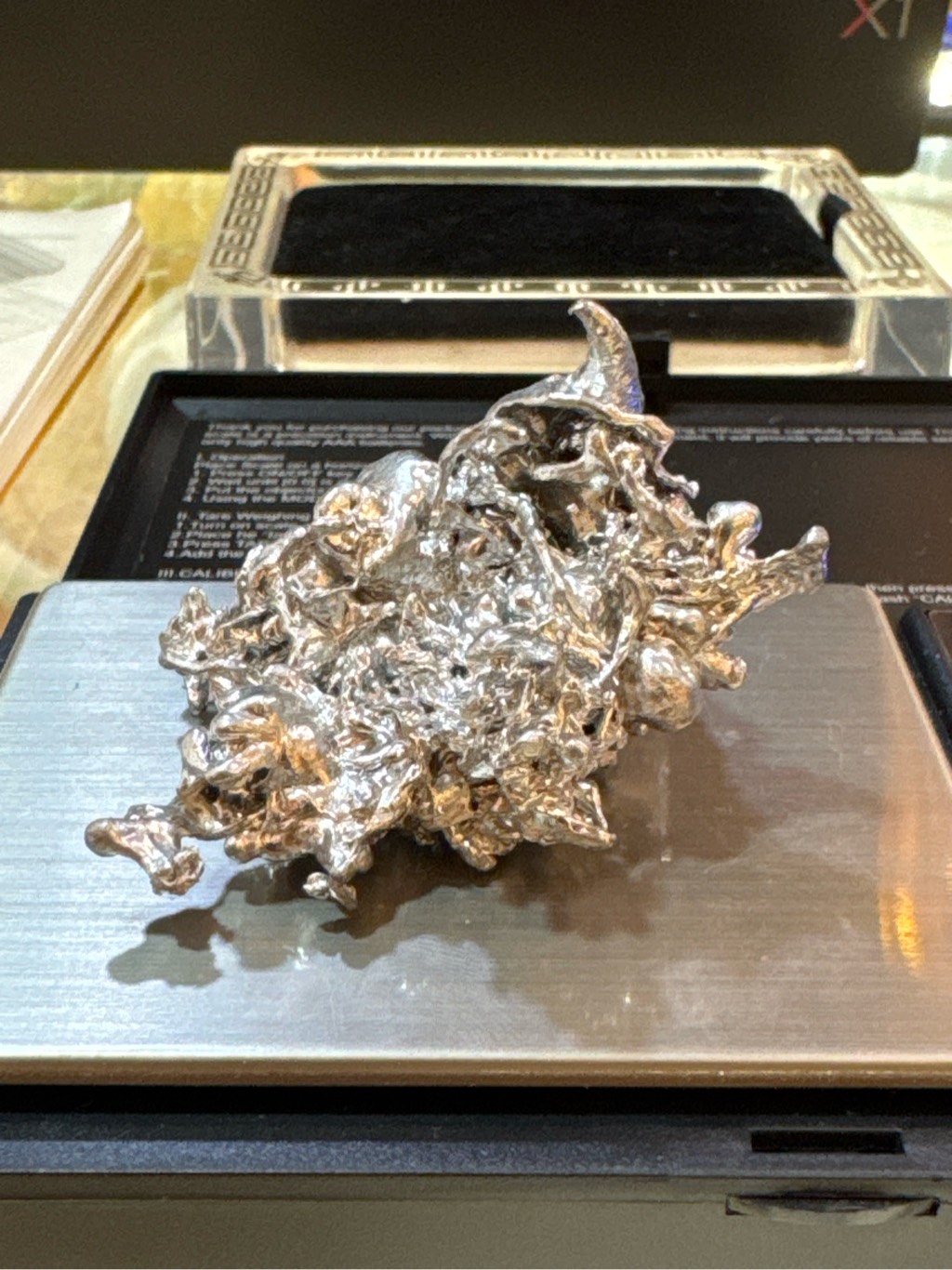 TINH THỂ LEKLAI TỰ NHIÊN MÀU BẠC 5CM