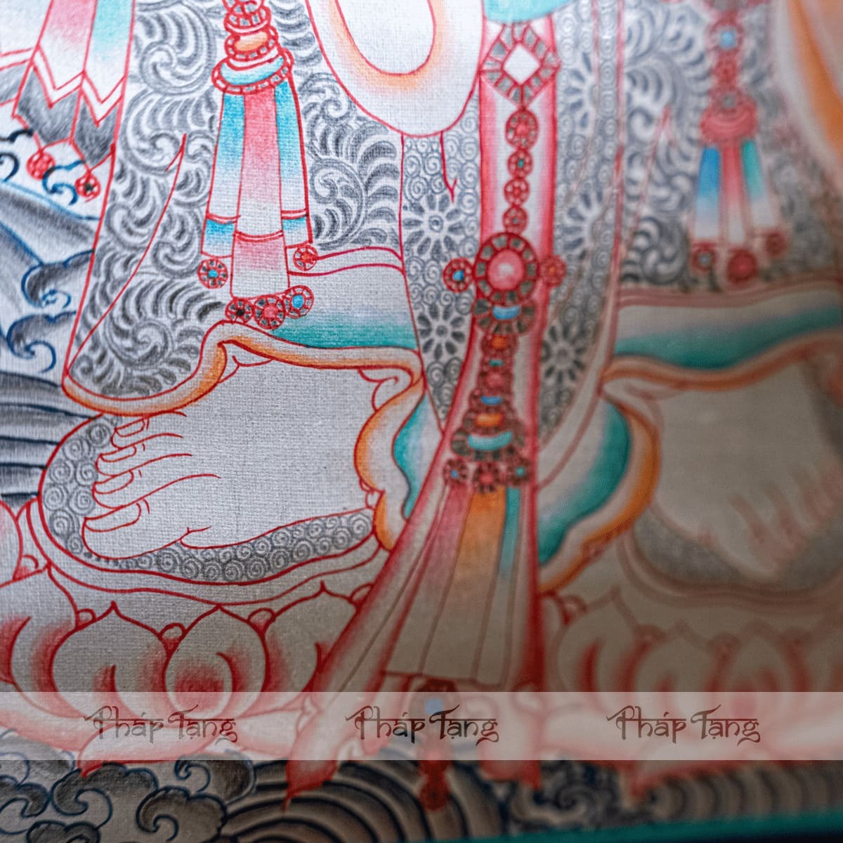 THANGKA QUAN THẾ ÂM BỒ TÁT DÁT BẠC VIỀN ĐỎ KT120x90cm