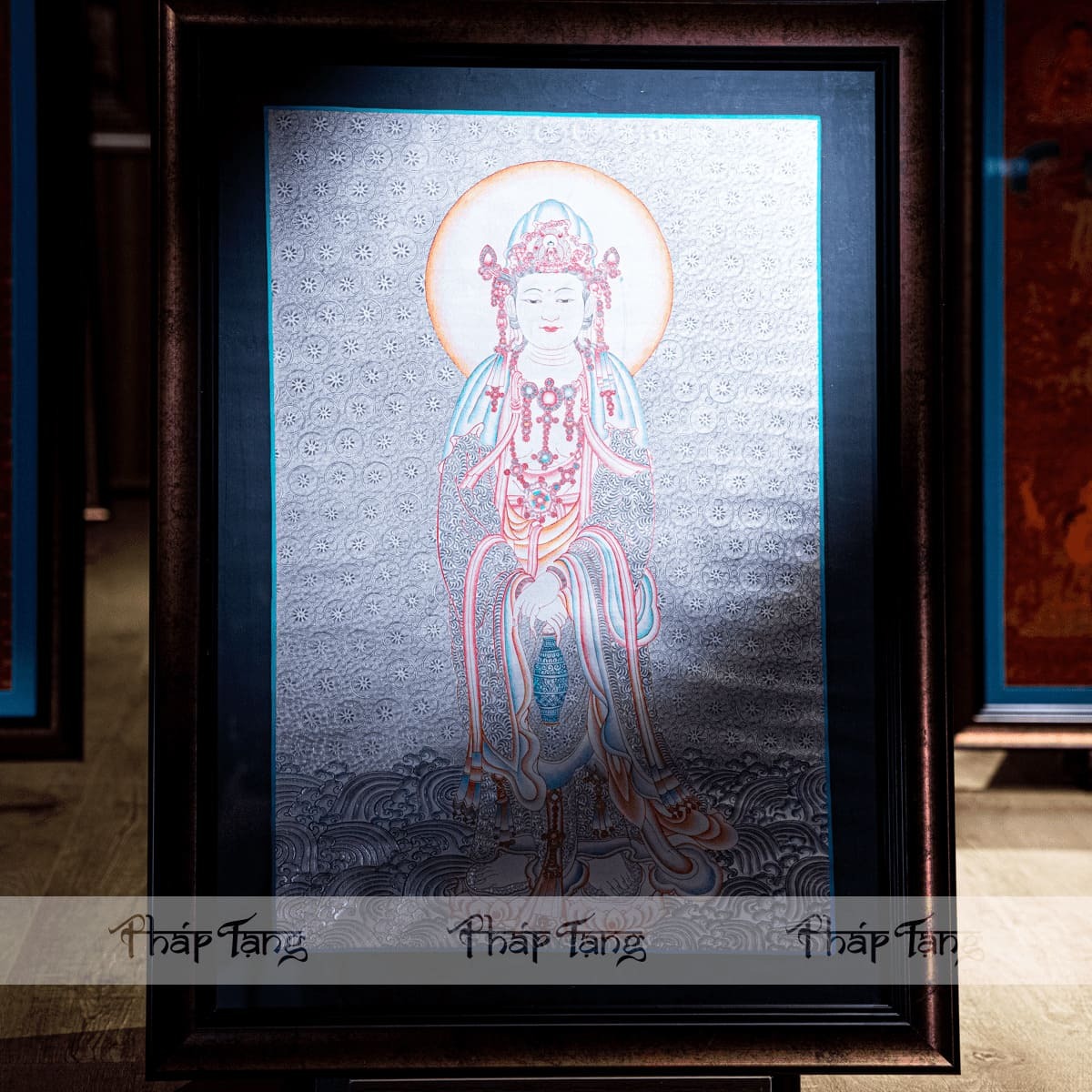 THANGKA QUAN THẾ ÂM BỒ TÁT DÁT BẠC VIỀN ĐỎ KT120x90cm