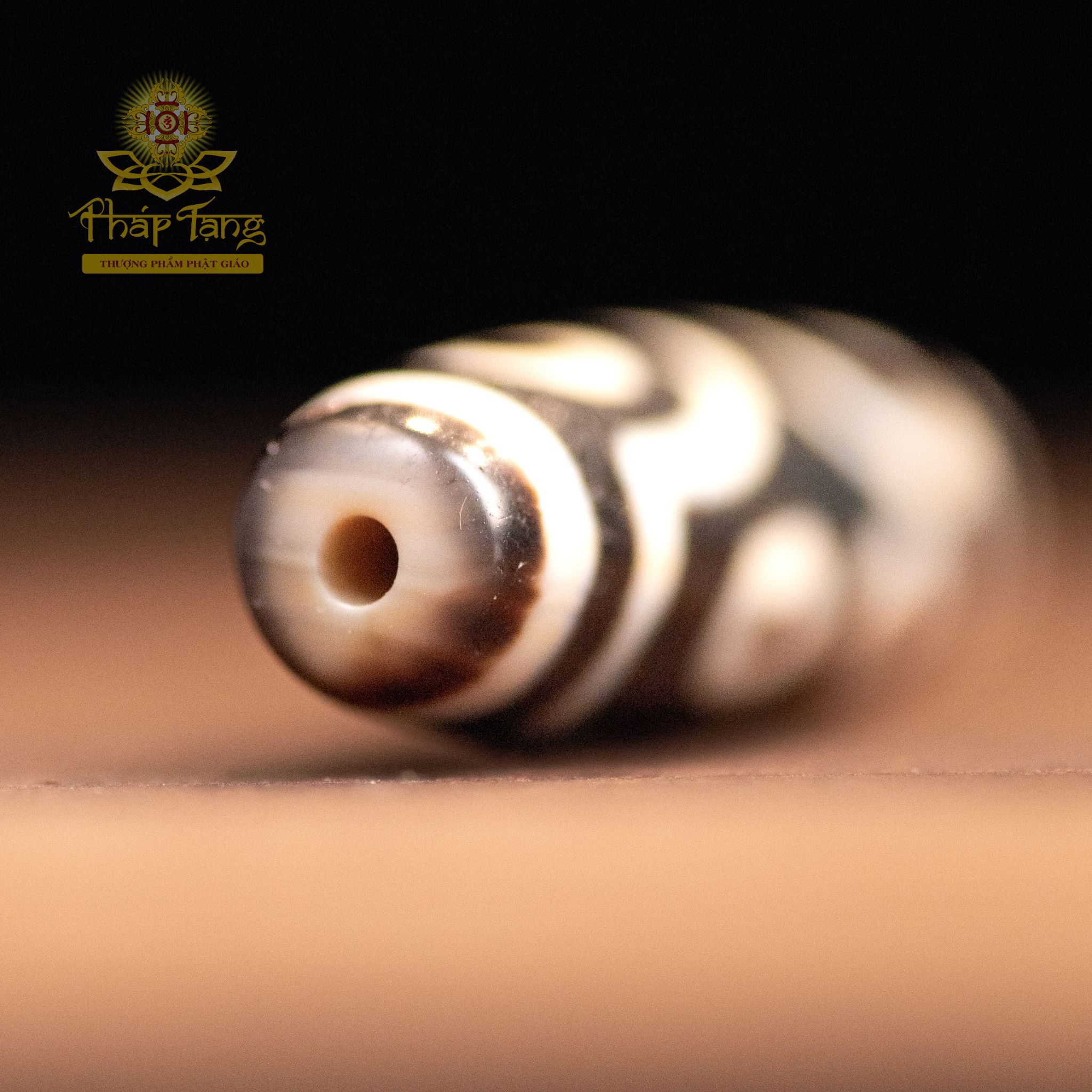 Dzi 7 Mắt Thân Đen (Tibet) 4.5cm - Phật Dược Sư Gia Hộ