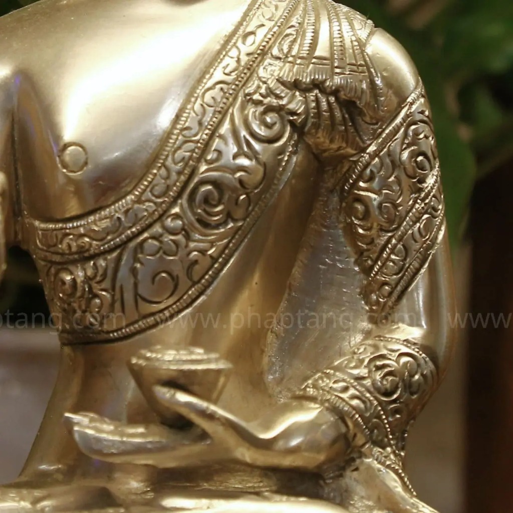PHẬT BỔN SƯ THÍCH CA ĐỒNG MẠ BẠC 22CM