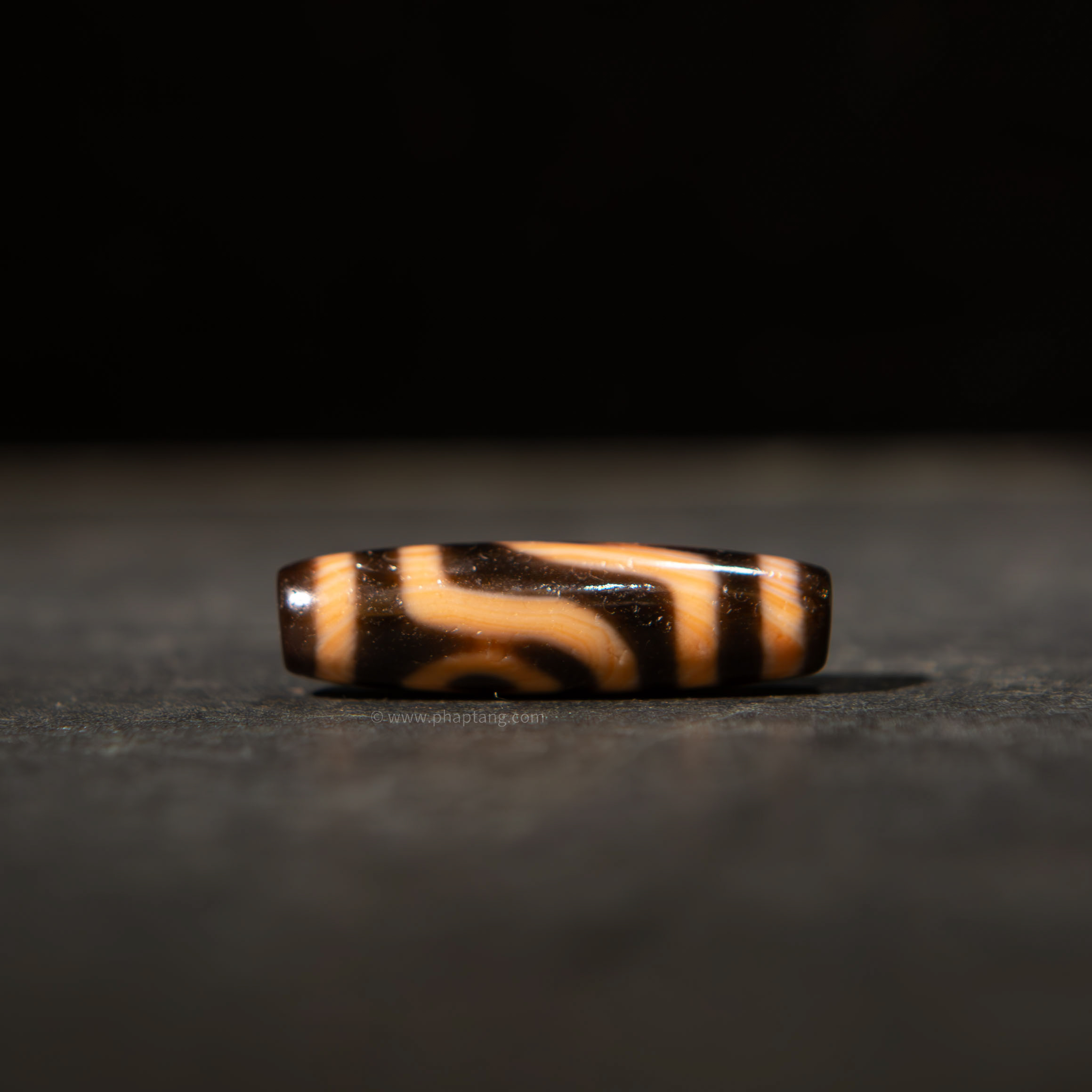 DZI HÀNH GIẢ 2 MẮT THÂN CHU SA ĐỎ 36.CM