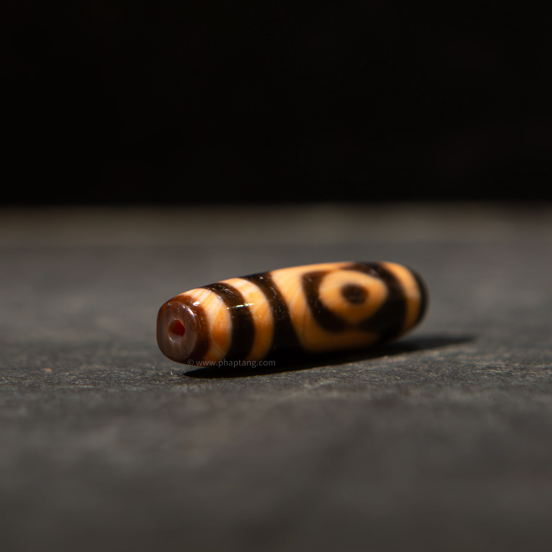 DZI HÀNH GIẢ 2 MẮT THÂN CHU SA ĐỎ 36.CM