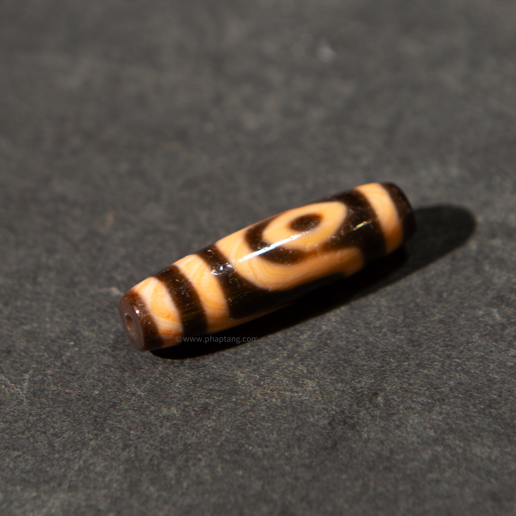 DZI HÀNH GIẢ 2 MẮT THÂN CHU SA ĐỎ 36.CM