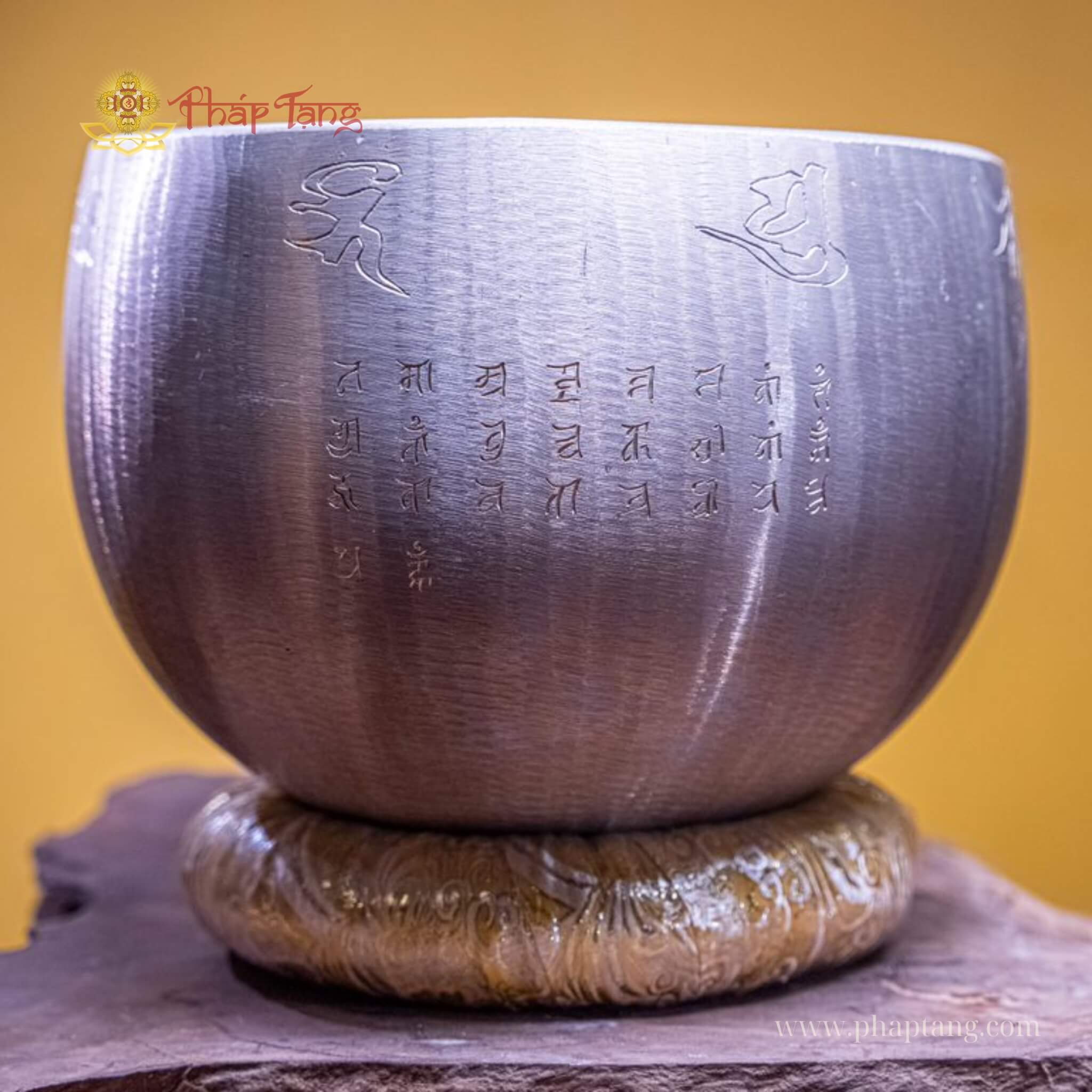 CHUÔNG HUẾ 4 TAY KHẮC THẦN CHÚ