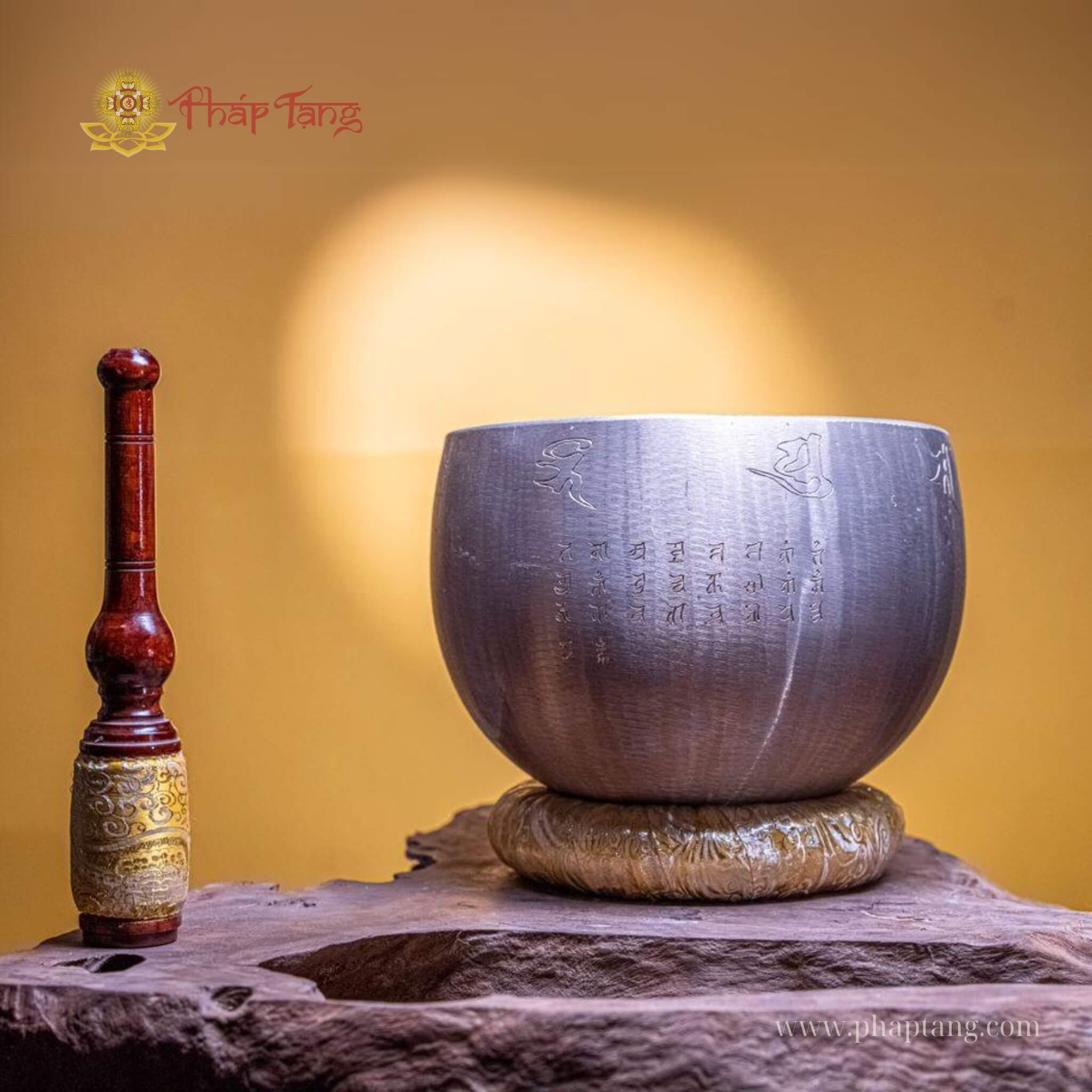 CHUÔNG HUẾ 4 TAY KHẮC THẦN CHÚ