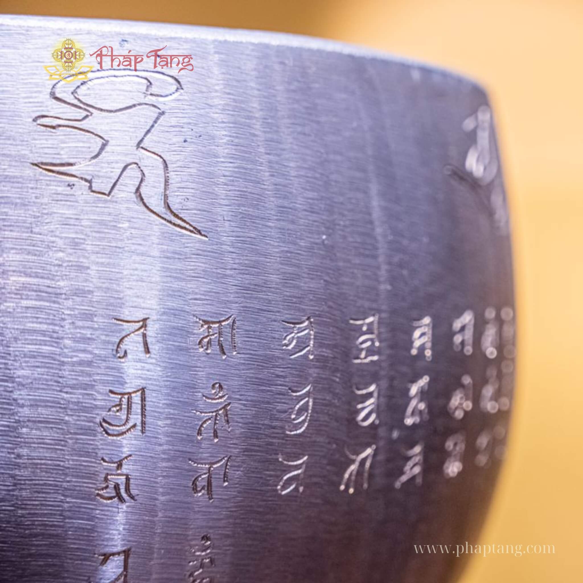 CHUÔNG HUẾ 4 TAY KHẮC THẦN CHÚ