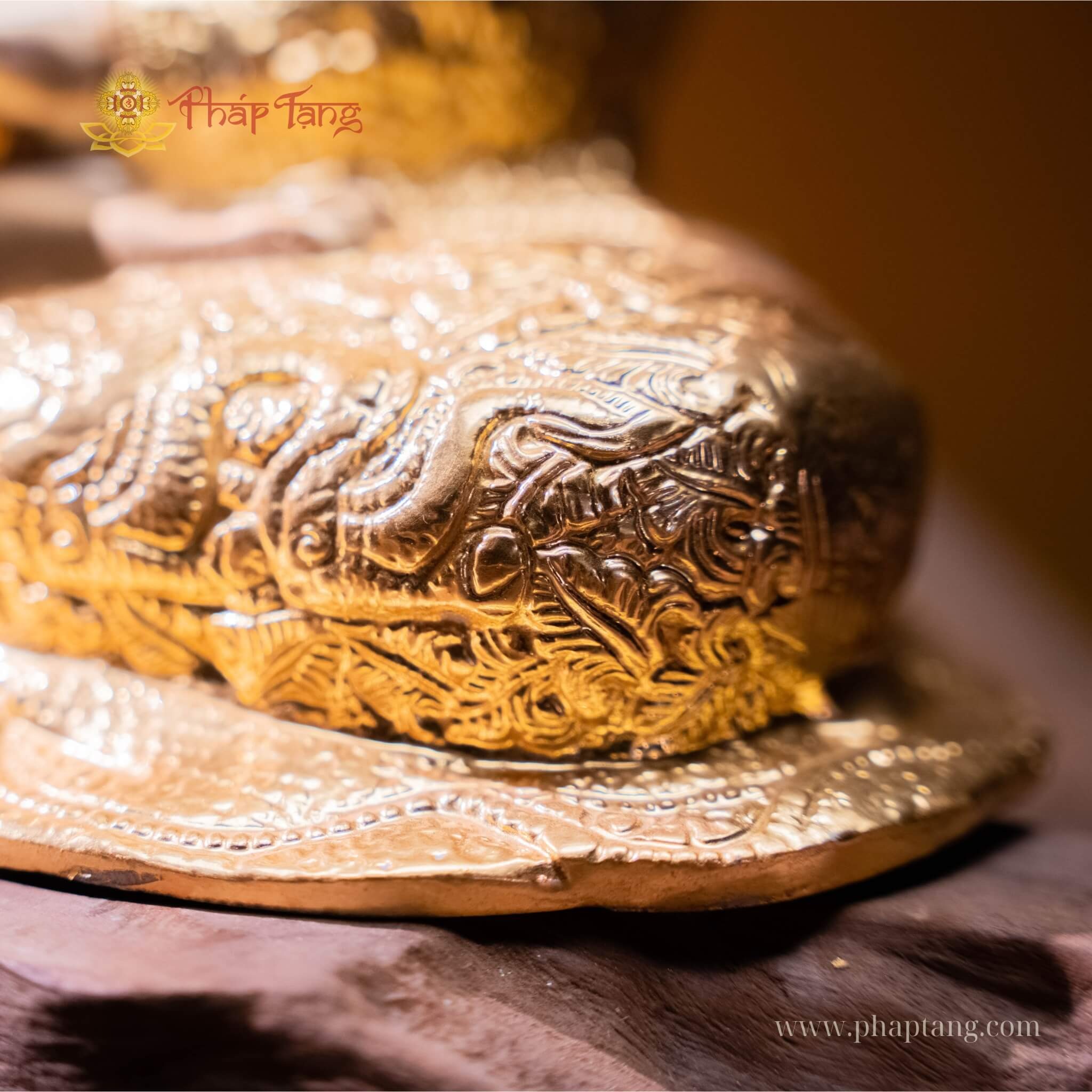 ĐỨC BỔN SƯ ÁO CHẠM TRỔ ẤN ĐỘ DÁT VÀNG 9999 ĐB CAO 40CM