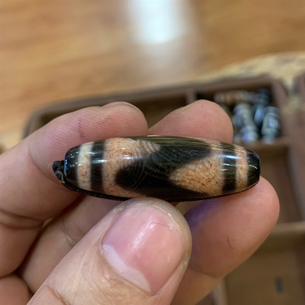 DZI NANH CỌP THÂN DẦU HUYẾT ĐỎ ĐB 3,6CM