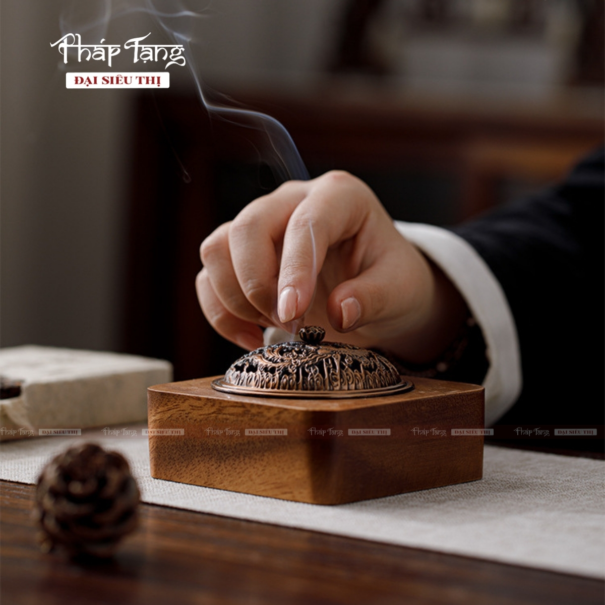 LƯ HƯƠNG GỖ ÓC CHÓ NẮP ĐỒNG HỌA TIẾT