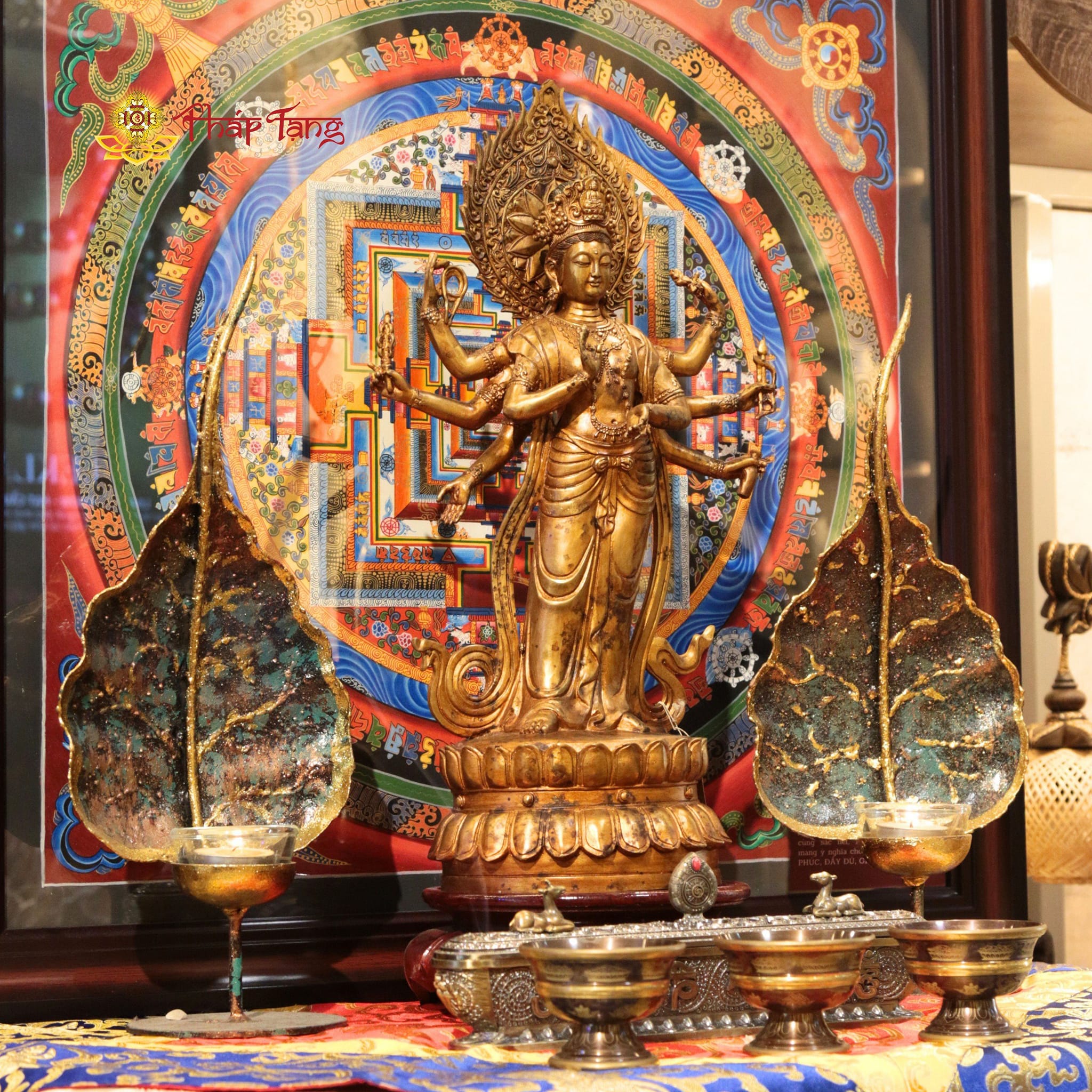 BỒ TÁT QUAN THẾ ÂM 8 TAY DÁNG ĐỨNG ĐỒNG VÀNG XƯA 40CM