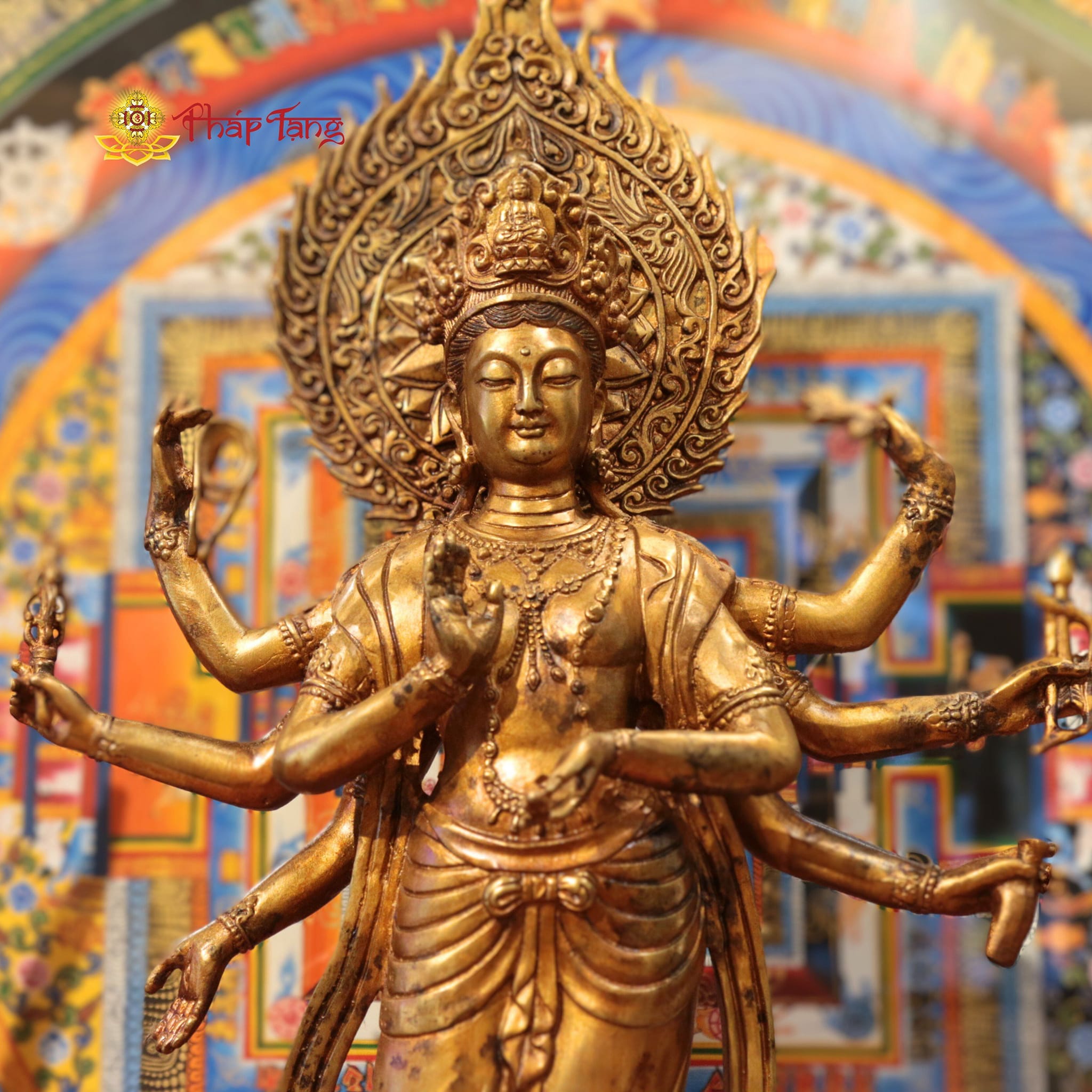 BỒ TÁT QUAN THẾ ÂM 8 TAY DÁNG ĐỨNG ĐỒNG VÀNG XƯA 40CM