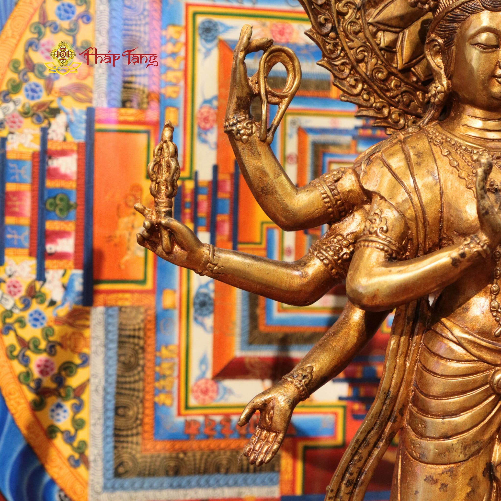 BỒ TÁT QUAN THẾ ÂM 8 TAY DÁNG ĐỨNG ĐỒNG VÀNG XƯA 40CM